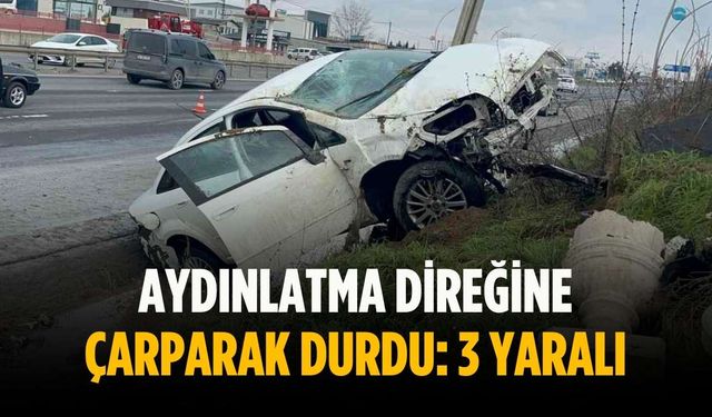 Aydınlatma direğine çarparak durdu: 3 yaralı