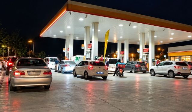 Kapaklı’da zam öncesi akaryakıt kuyruğu: Sürücüler depoları doldurdu