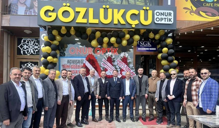 Cumhuriyet Mahallesi’nde Onur Optik hizmete açıldı