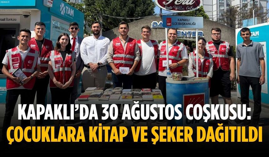Kapaklı’da 30 Ağustos coşkusu: Çocuklara kitap ve şeker dağıtıldı