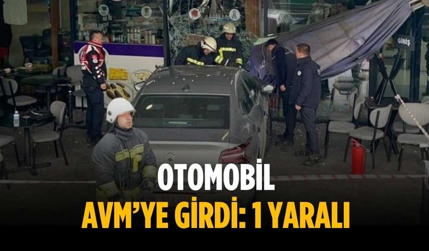 Otomobil AVM’ye girdi: 1 yaralı