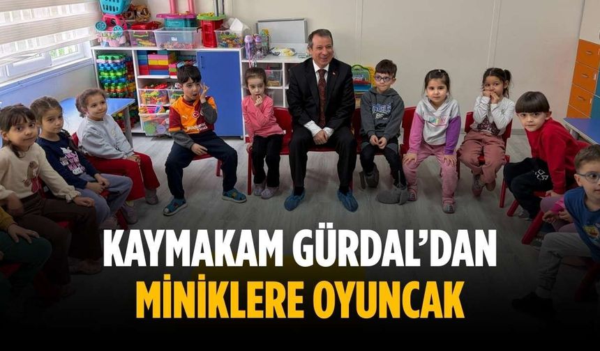 Kaymakam Gürdal’dan miniklere oyuncak