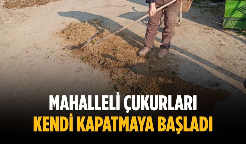 Mahalleli çukurları kendi kapatmaya başladı