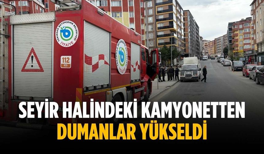 Seyir halindeki kamyonetten dumanlar yükseldi