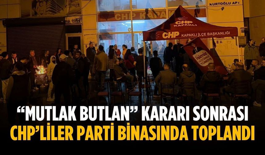 “Mutlak butlan” kararı sonrası CHP’liler parti binasında toplandı
