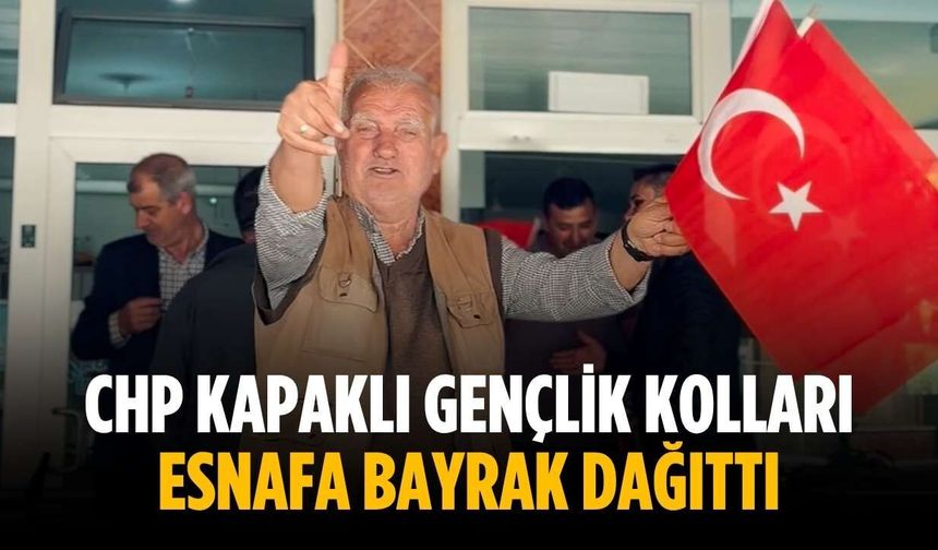 CHP Kapaklı Gençlik Kolları esnafa bayrak dağıttı