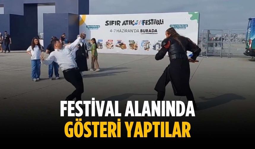 Festival alanında gösteri yaptılar