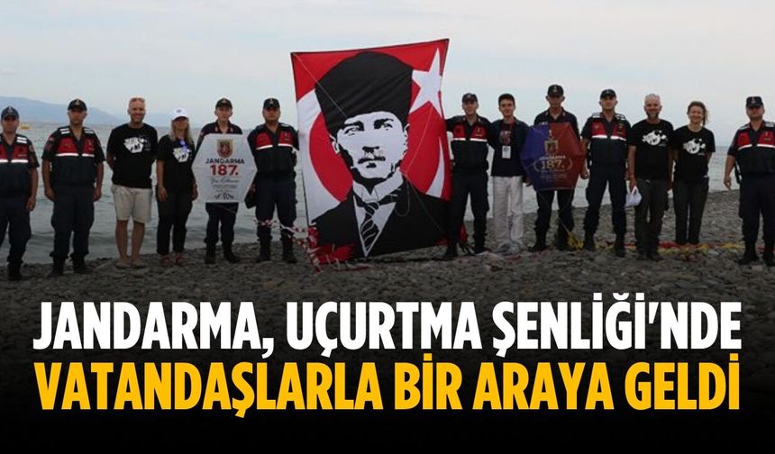 Jandarma, uçurtma şenliğinde vatandaşlarla bir araya geldi