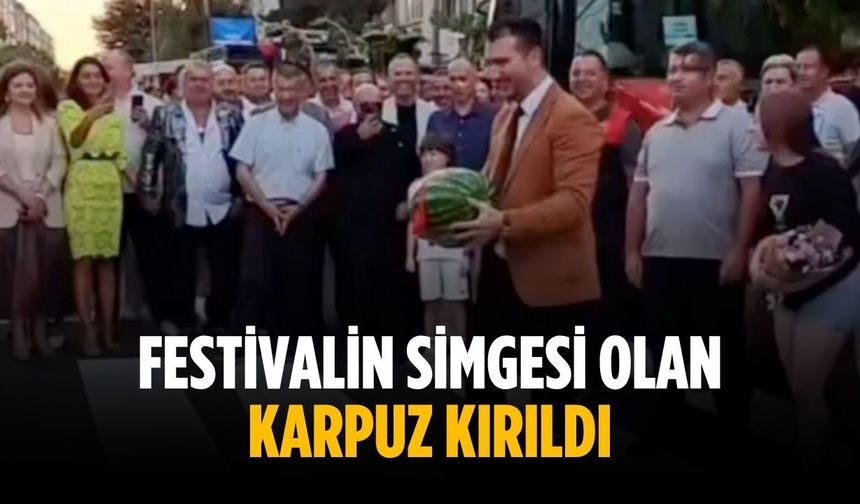 Festivalin simgesi olan karpuz kırıldı