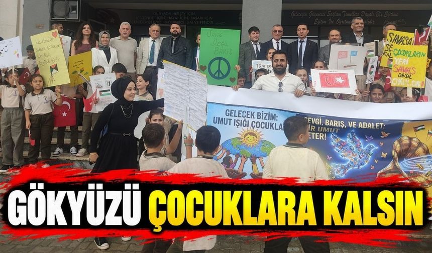 Uçurtmalar çocukların özgür geleceği için gökyüzüne yükseldi