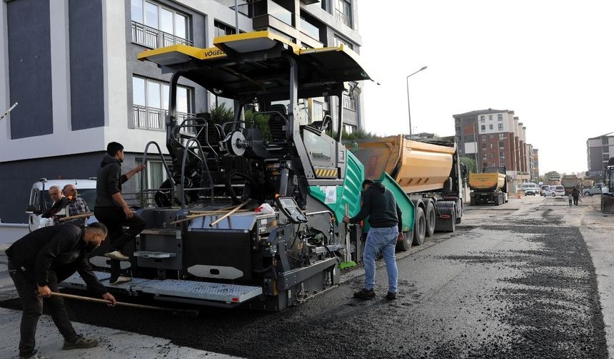 Çerkezköy'de deforme olan Çağlayan Sokak'ta yol onarımı yapıldı