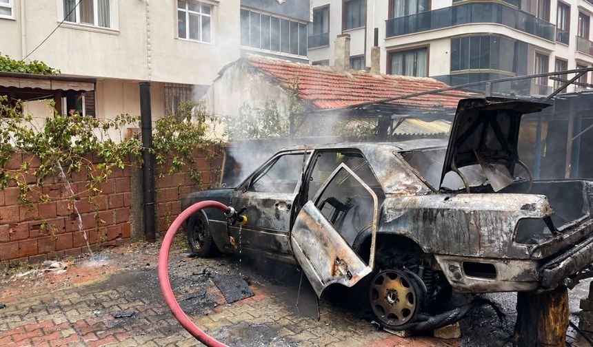 Çerkezköy'de otomobil yangını: müdahale etmek isteyen sürücü yaralandı