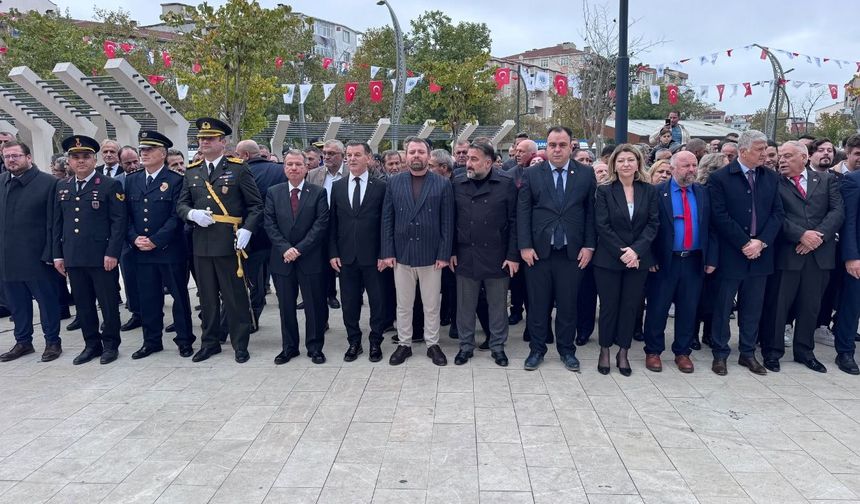 Kapaklı'da Cumhuriyet Bayramı çelenk töreni ile başladı