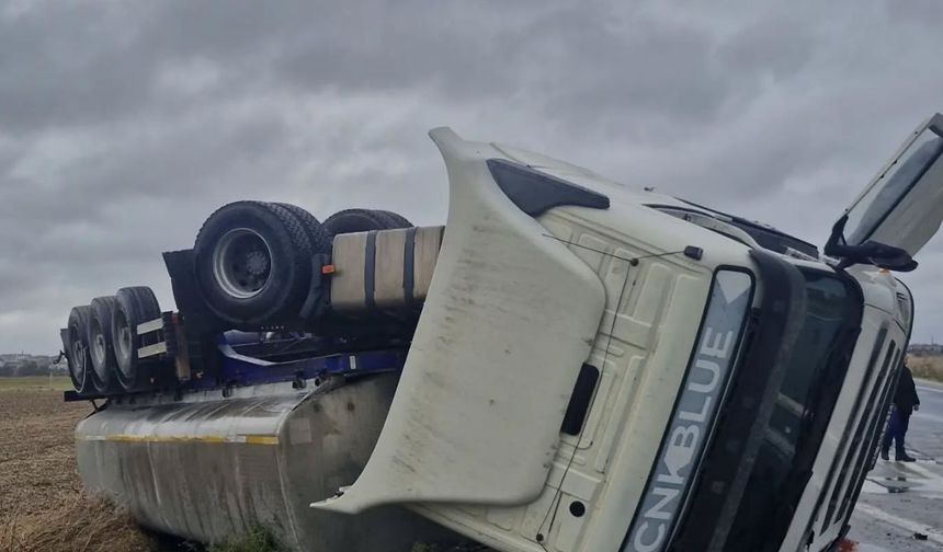 Saray-Vize yolunda AdBlue yüklü tanker takla attı!