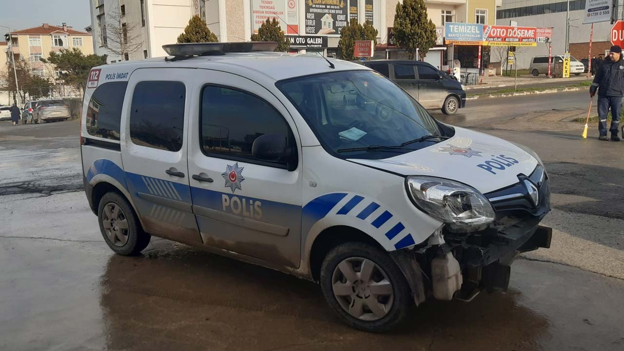 1 Kapaklı'da Polis Aracı Kazaya Karıştı
