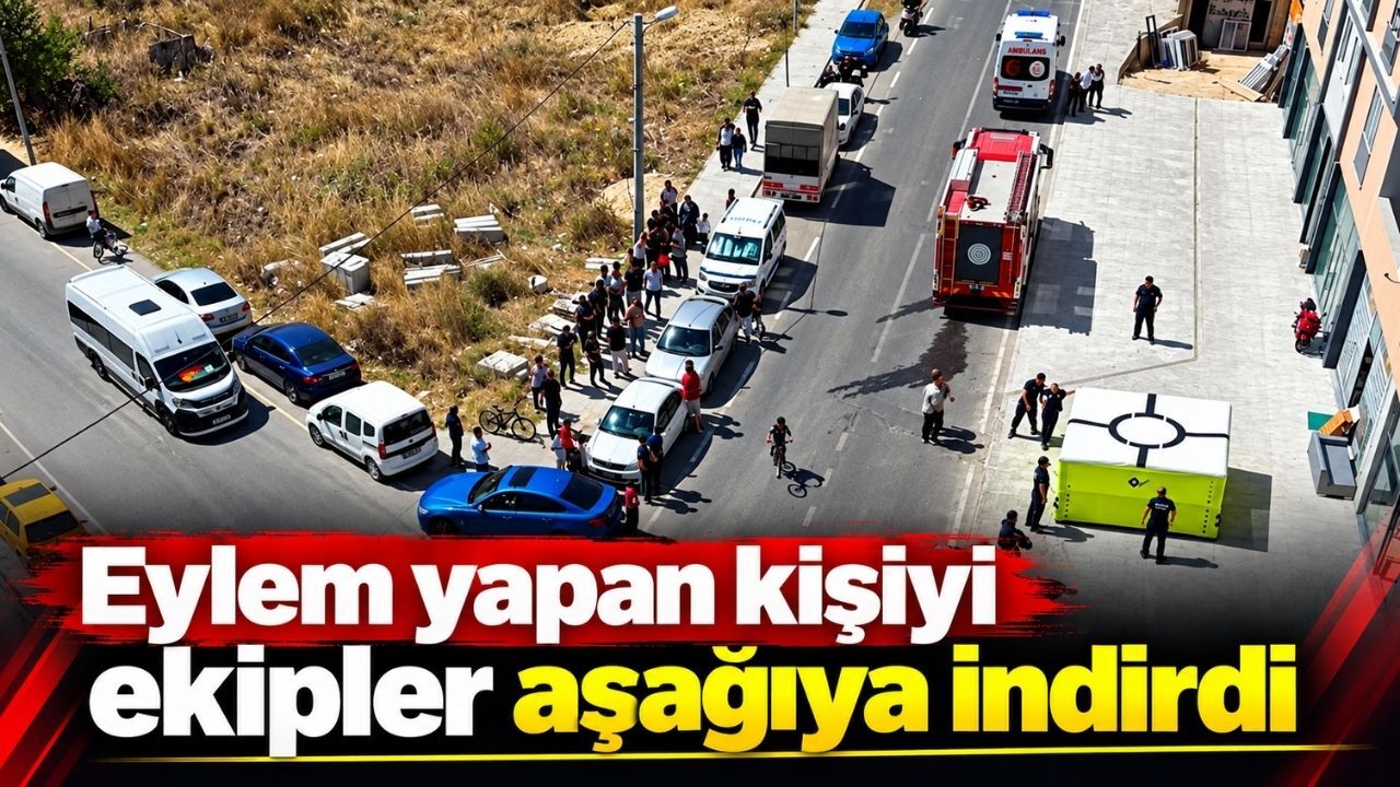Eylem yapan kişiyi ekipler aşağıya indirdi